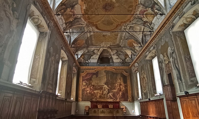 Un angolo segreto di Milano la sala del cenacolo ovvero l'ex refettorio del monastero degli olivetani in via san vittore a milano. sala riccamente decorata da affreschi e stucchi