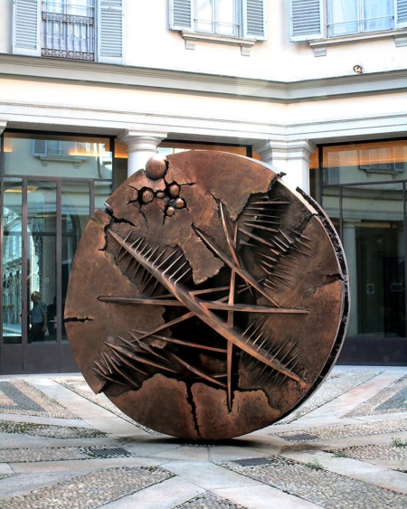 Gallerie d'Italia scultura di Pomodoro